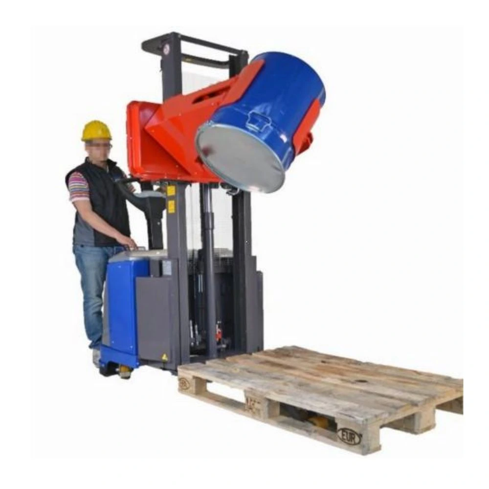Carrello con traslatore e pinza rotazione fusti
