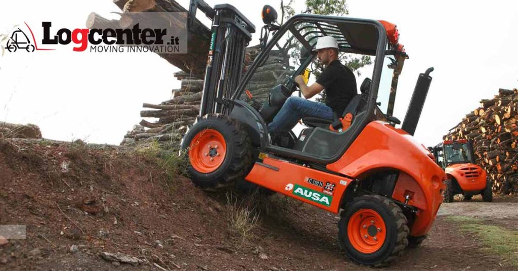 Carrello elevatore fuoristrada Ausa compatto potente e multifunzionale